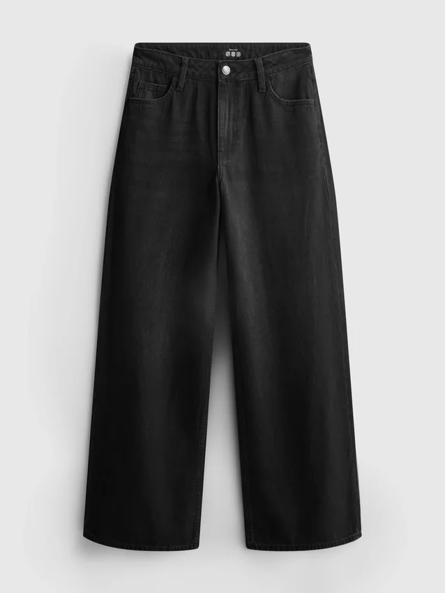 Jeans i bomullsdenim med middels høy midje og vide ben