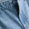 Jeans i bomullsdenim med middels høy midje og vide ben