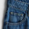 Jeans i bomullsdenim med middels høy midje og vide ben