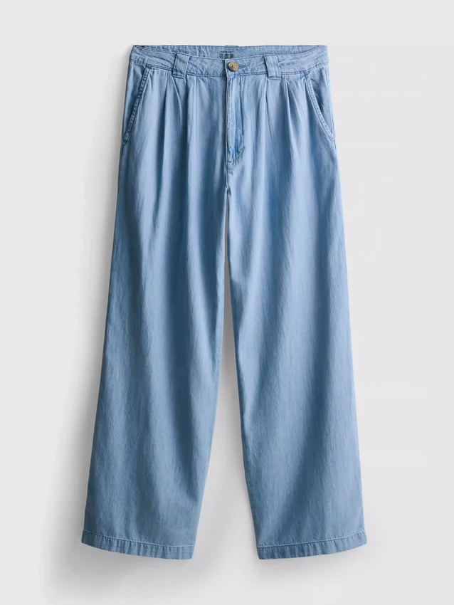 Jeans i bomullsdenim med plissert, vid ben