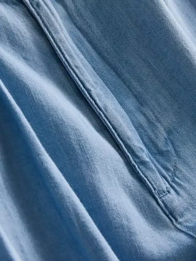Jeans i bomullsdenim med plissert, vid ben