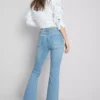 Jeans i bomullsdenim med vid ben og middels høy midje