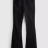 Jeans i bomullsdenim med vid ben og middels høy midje
