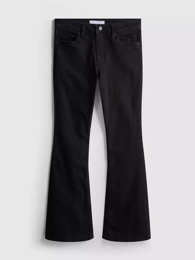 Jeans i bomullsdenim med vid ben og middels høy midje