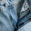 Jeans i bomullsdenim med vid ben og middels høy midje