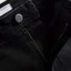 Jeans i bomullsdenim med vid ben og middels høy midje