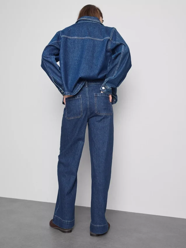 Jeans med brede ben og lommer foran