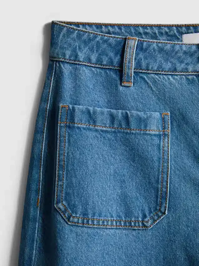 Jeans med brede ben og lommer foran