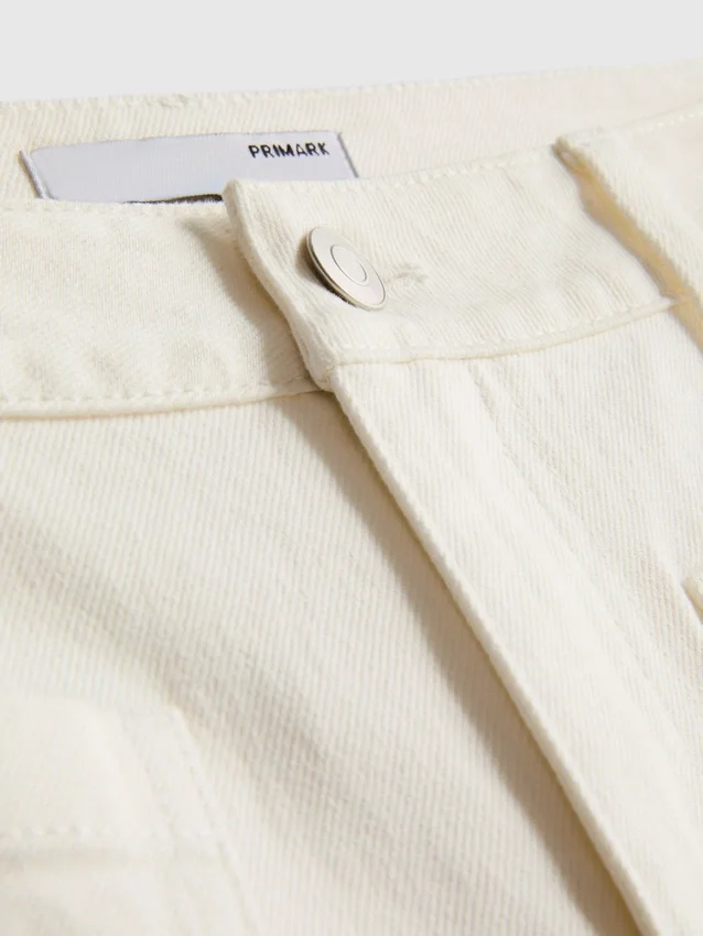 Jeans med brede ben og lommer foran