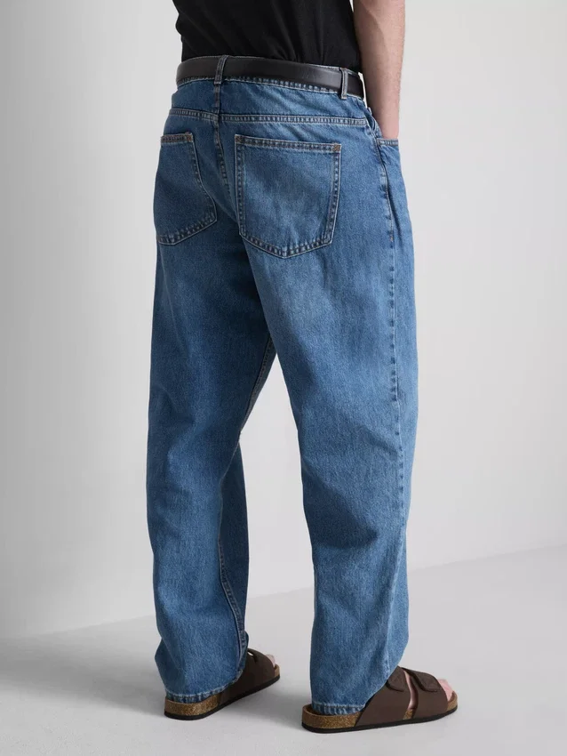Jeans med høy midje og avslappet passform