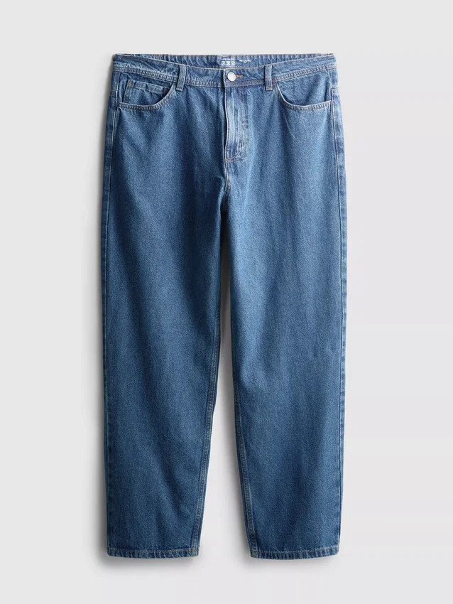 Jeans med middels høy midje og avslappet passform