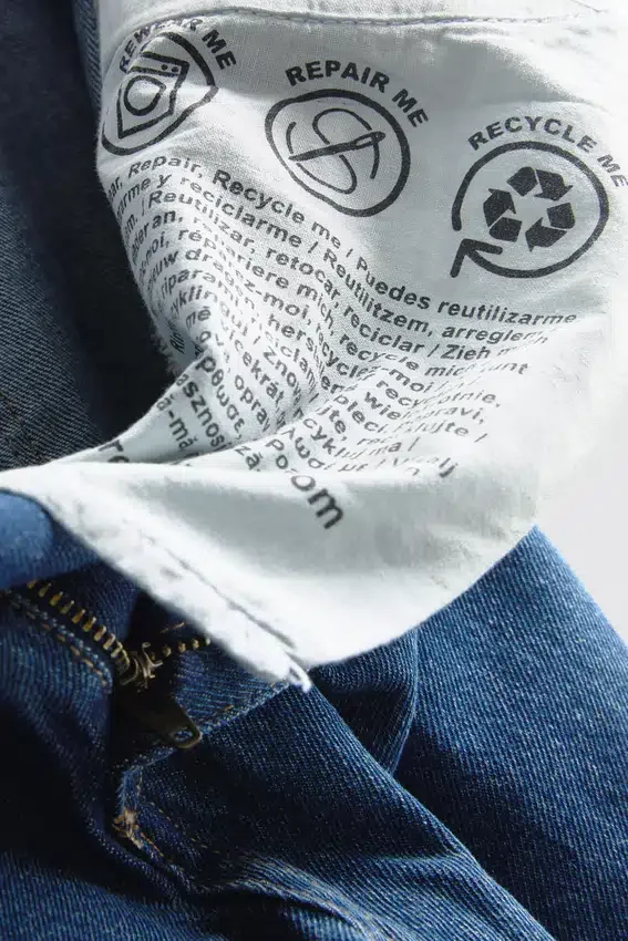 Jeans med middels høy midje og avslappet passform