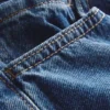 Jeans med middels høy midje og avslappet passform