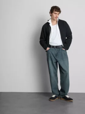 Jeans med middels høy midje og avslappet, rett ben