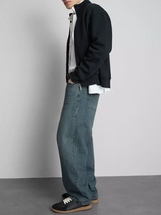 Jeans med middels høy midje og avslappet, rett ben