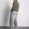 Jeans med middels høy midje og avslappet, rett ben