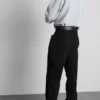 Jeans med middels høy midje og avslappet, rett ben