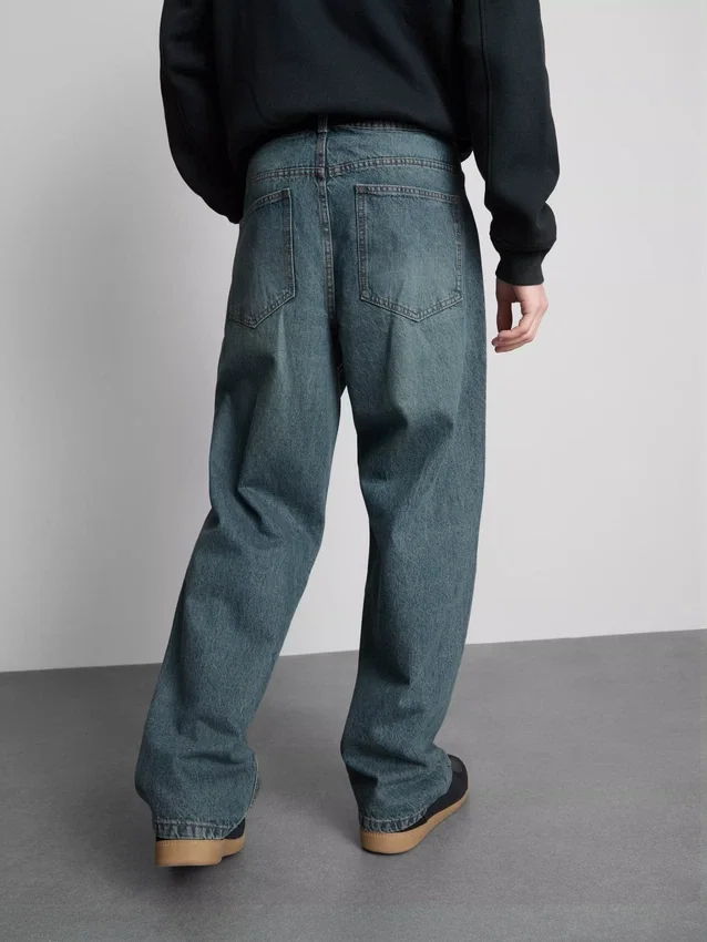 Jeans med middels høy midje og avslappet, rett ben