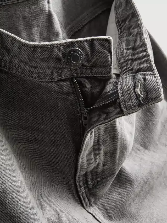 Jeans med middels høy midje og avslappet, rett ben