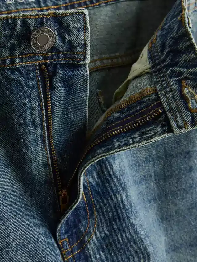 Jeans med middels høy midje og avslappet, rett ben
