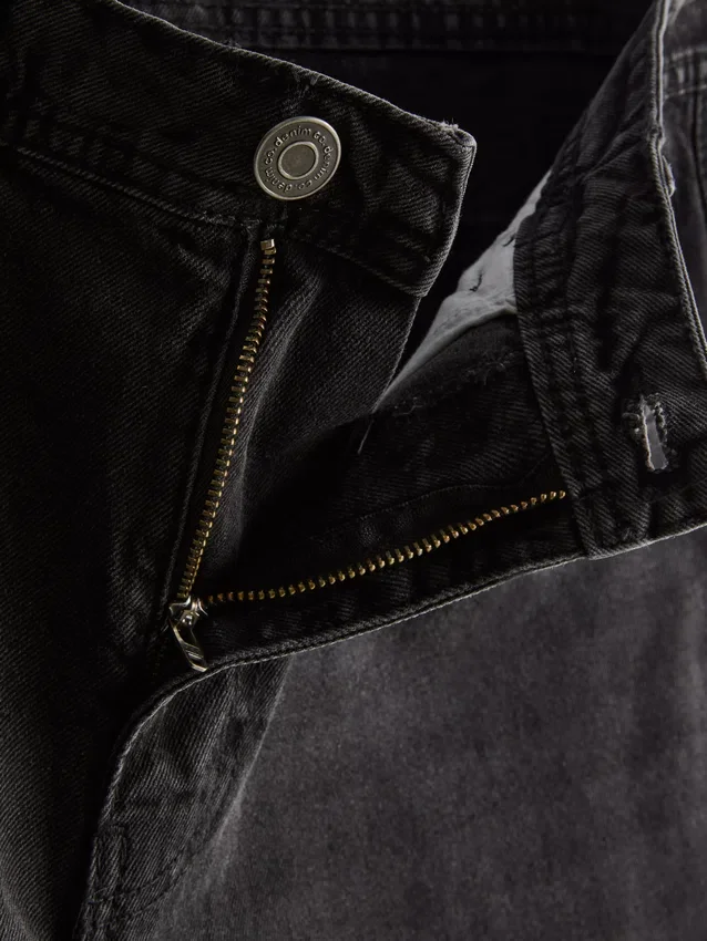Jeans med middels høy midje og avslappet, rett ben