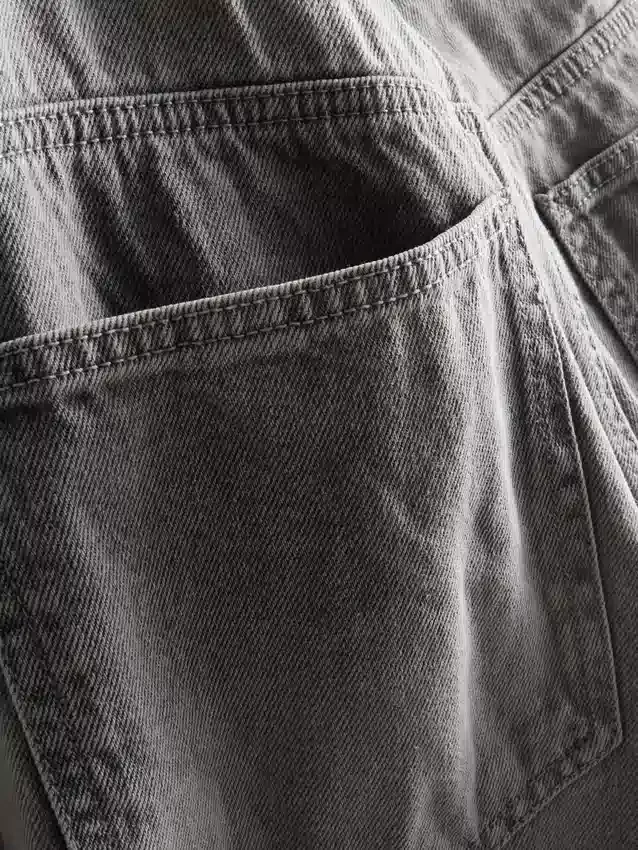 Jeans med middels høy midje og avslappet, rett ben