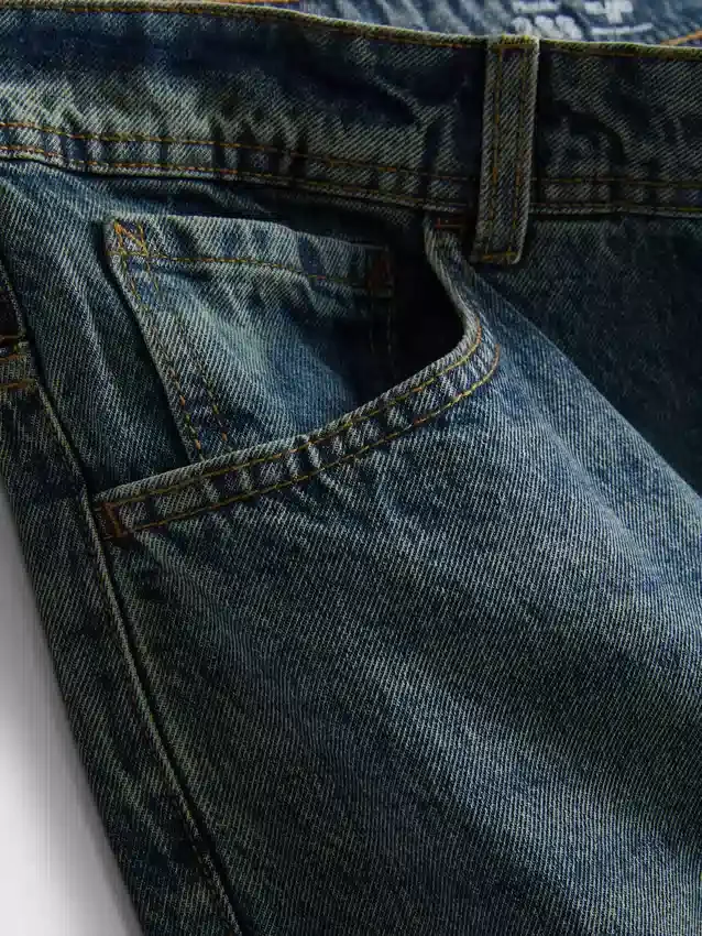 Jeans med middels høy midje og avslappet, rett ben
