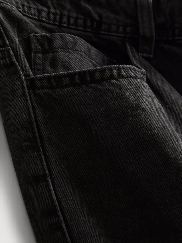 Jeans med middels høy midje og avslappet, rett ben