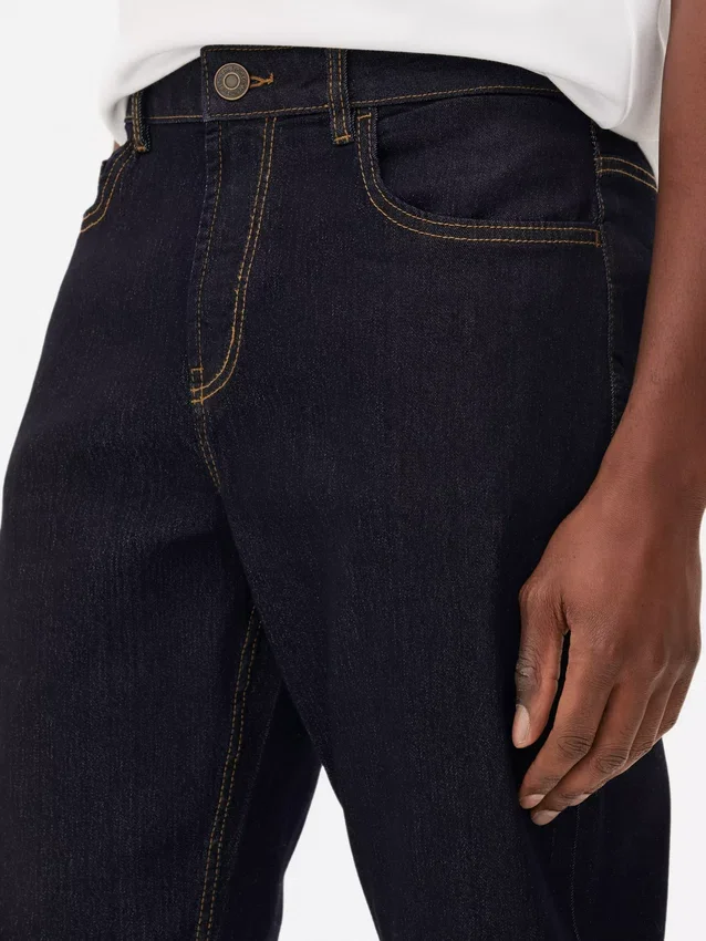 Jeans med middels høy midje og rett ben