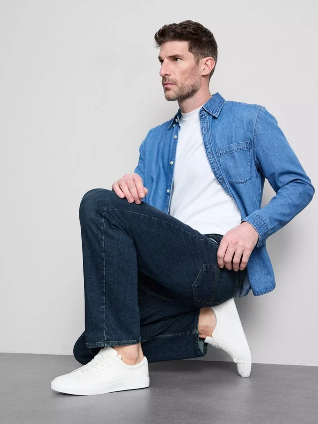 Jeans med middels høy midje og rette ben