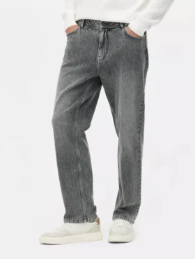 Jeans med middels høy midje og rette ben