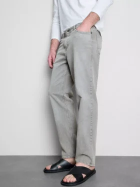 Jeans med middels høy midje og rette ben