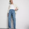 Jeans med middels høy midje og rette ben