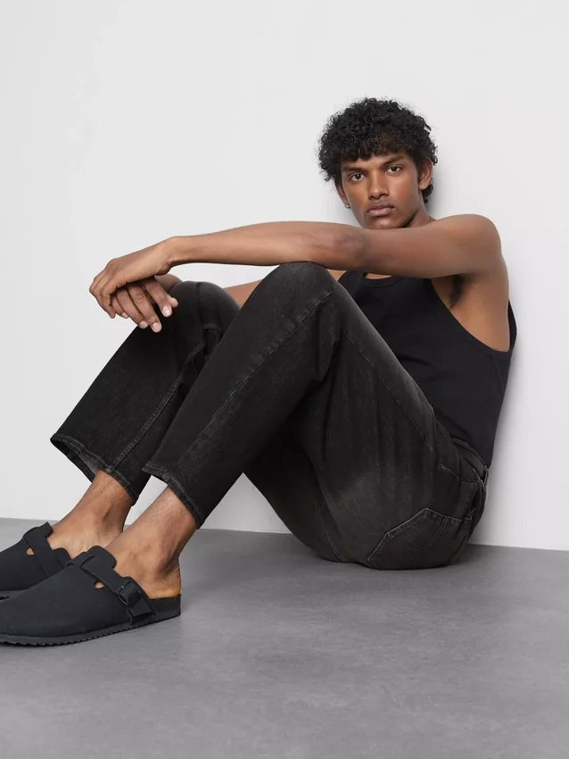 Jeans med middels høy midje og rette ben