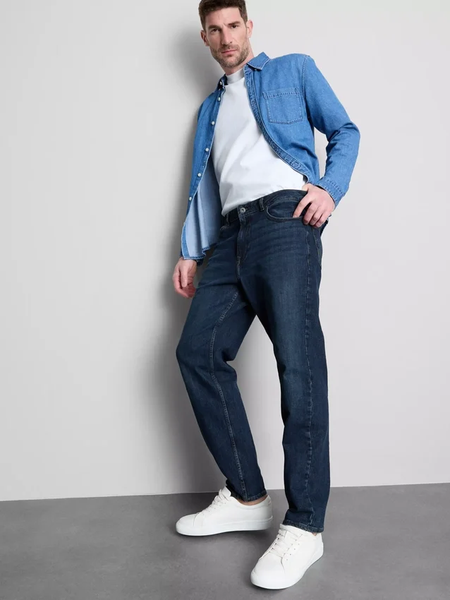 Jeans med middels høy midje og rette ben