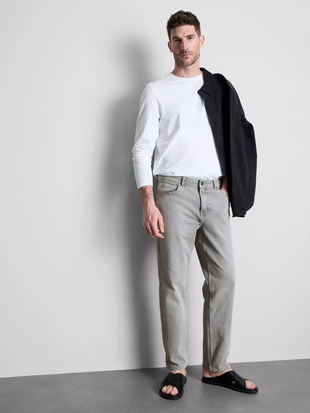 Jeans med middels høy midje og rette ben