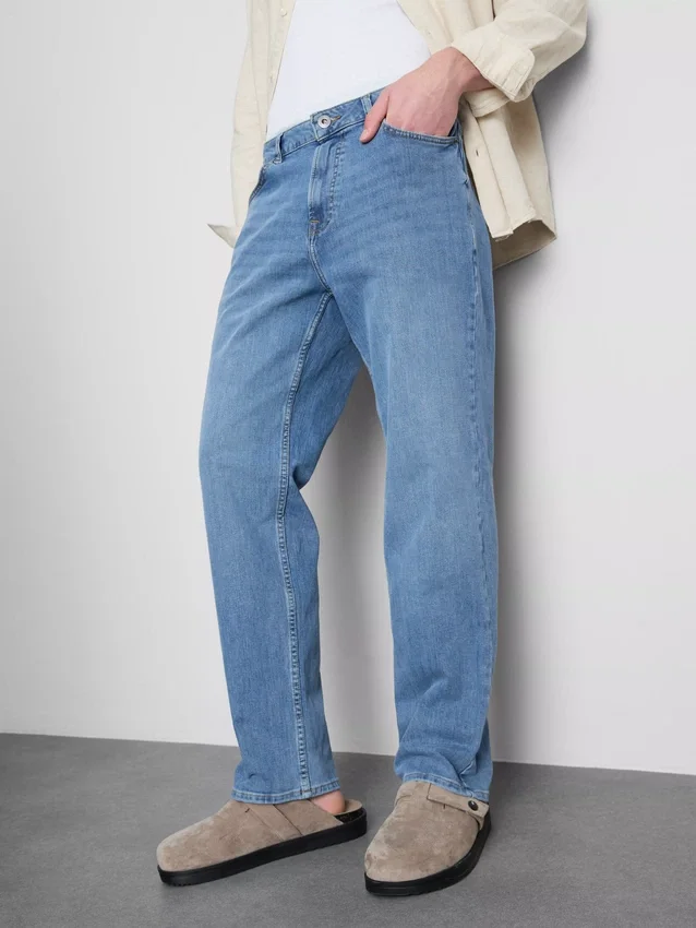 Jeans med middels høy midje og rette ben