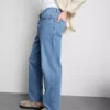Jeans med middels høy midje og rette ben