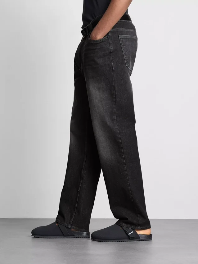 Jeans med middels høy midje og rette ben
