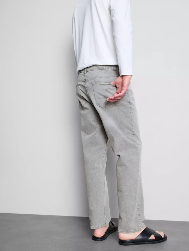 Jeans med middels høy midje og rette ben