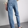 Jeans med middels høy midje og rette ben
