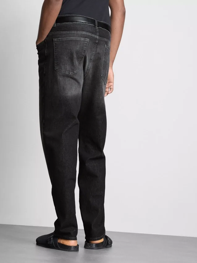 Jeans med middels høy midje og rette ben