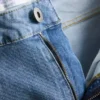 Jeans med middels høy midje og rette ben