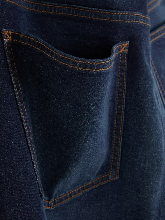Jeans med middels høy midje og rette ben