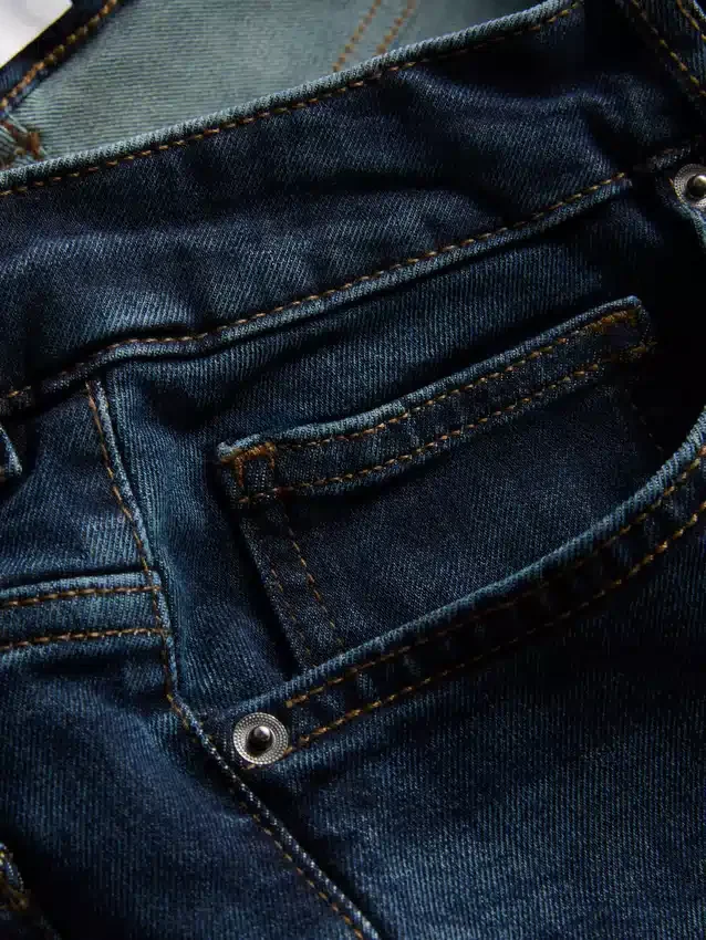 Jeans med middels høy midje og rette ben