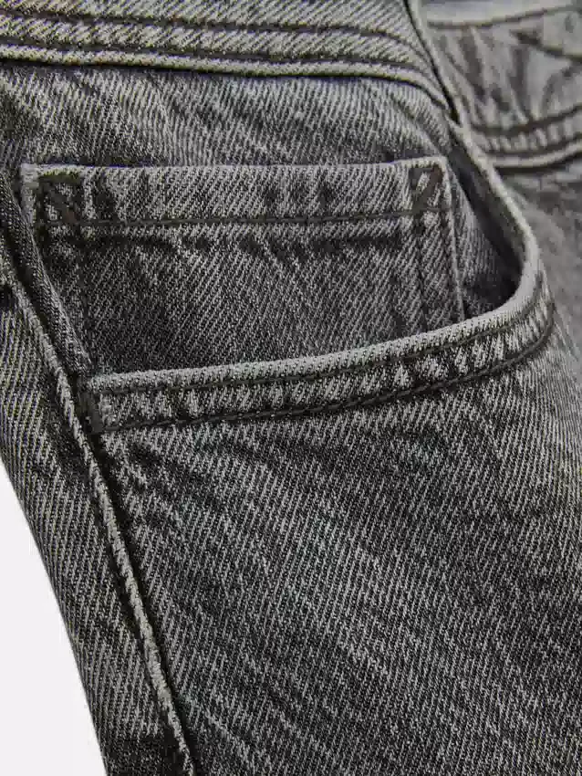 Jeans med middels høy midje og rette ben