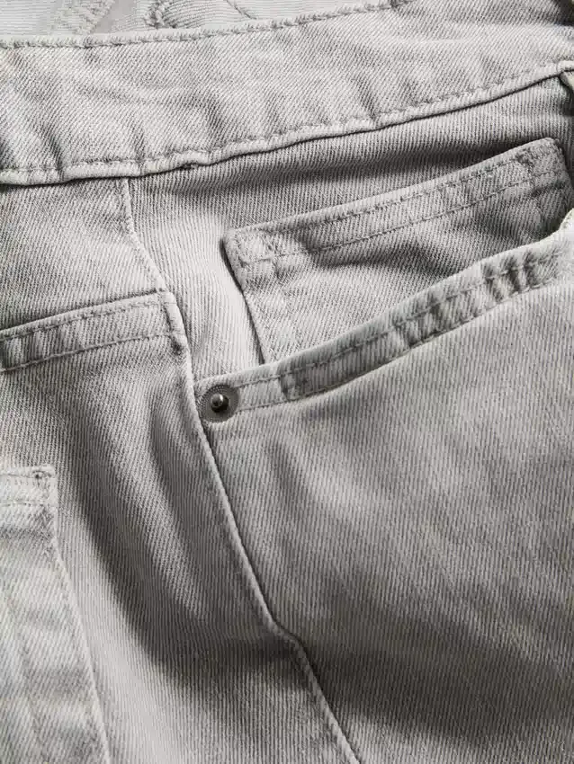 Jeans med middels høy midje og rette ben