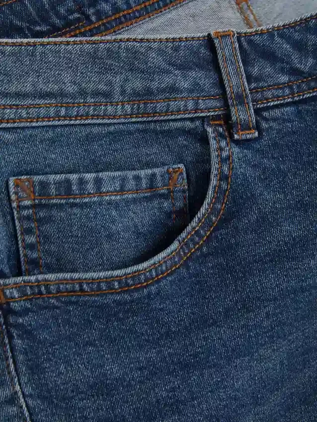 Jeans med middels høy midje og rette ben
