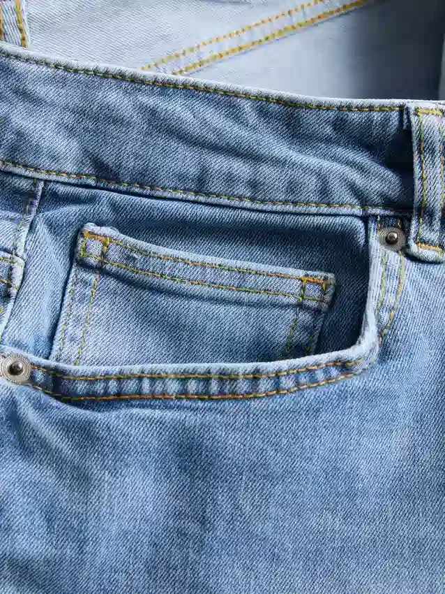 Jeans med middels høy midje og rette ben