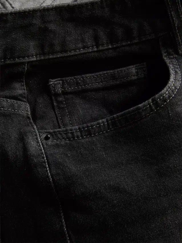 Jeans med middels høy midje og rette ben